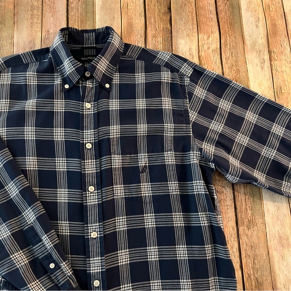 Nautica mens long sleeve plaid casual button down shirt | size medium - Picture 3 of 10